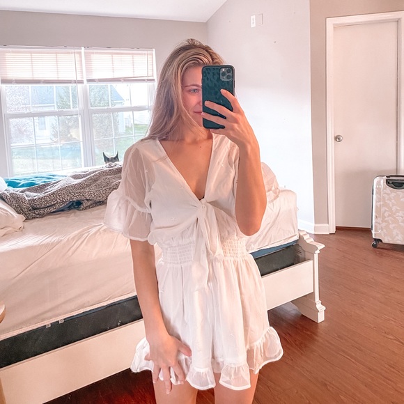 White romper - Picture 1 of 4